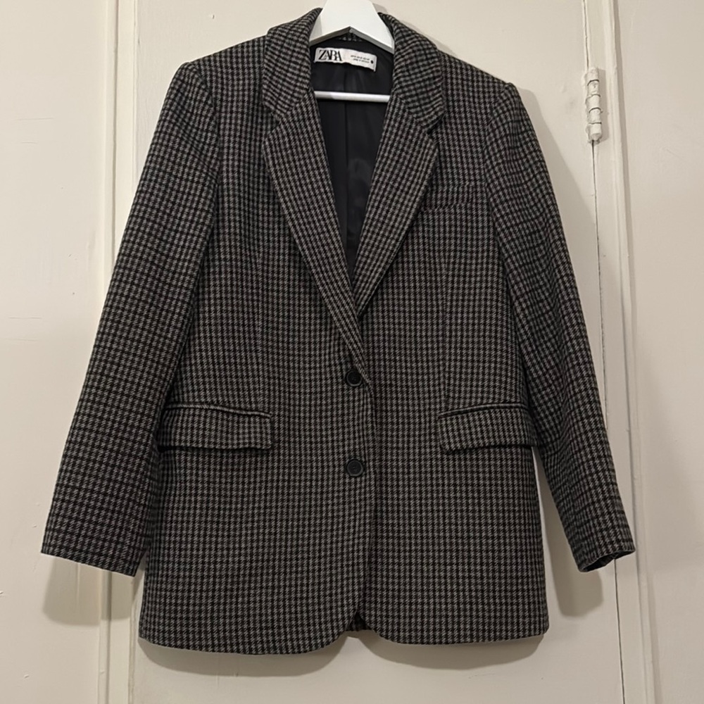 Zara Black and White Houndstooth Blazer with Structured Tailoring
